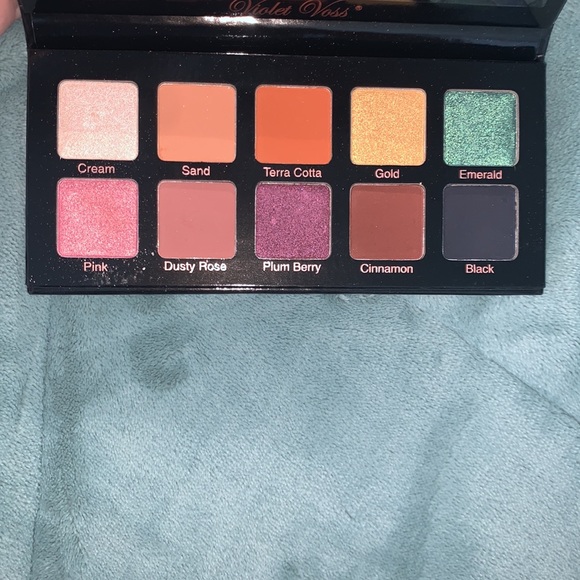 Violet Voss Essentials Eye Shadow Palette - Picture 2 of 4